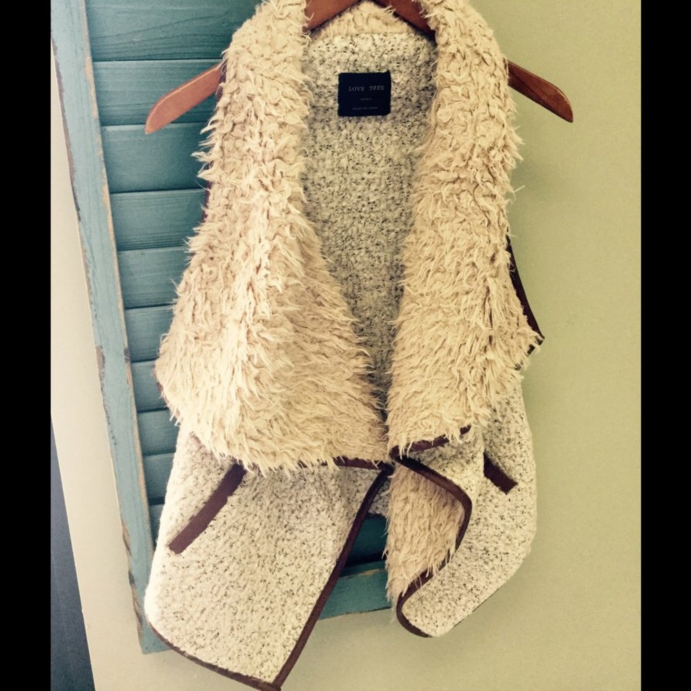 Large Soft Furry Vest with Pockets NWOT